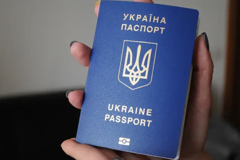 Новые правила выезда за границу: «продлённые» паспорта больше не действуют