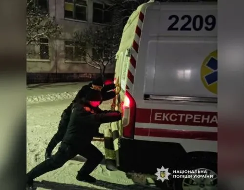 У Чугуївському районі через ожеледицю застрягла карета швидкої допомоги