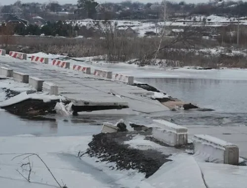 Три села отрезаны: в Харьковской области вода смыла переправу через Мжу