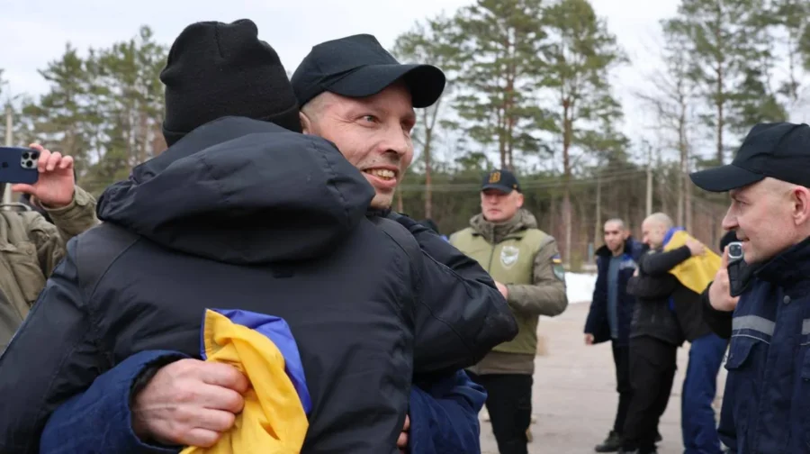Під час обміну полоненими додому повернулися 13 захисників із Харківщини