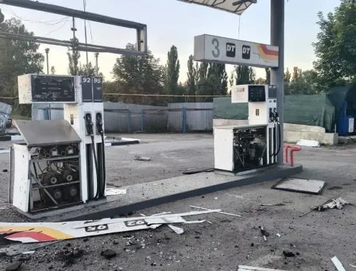 Полювання на мирних: російський дрон влучив в авто з людьми на Харківщині