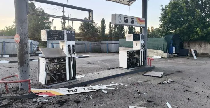 Полювання на мирних: російський дрон влучив в авто з людьми на Харківщині