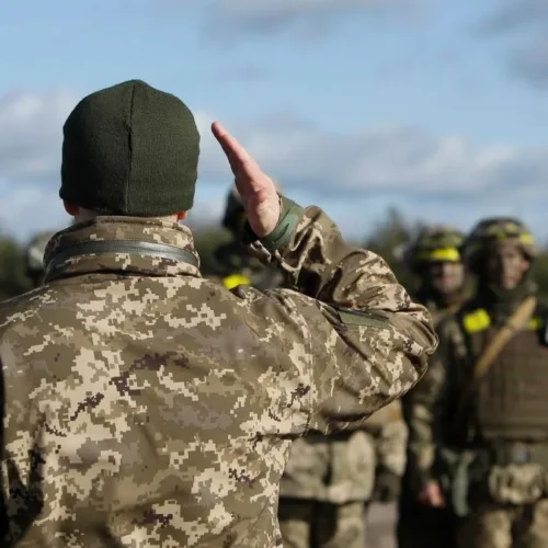 Увольнение с военной службы в 2026 году: кто первым сможет вернуться к гражданской жизни