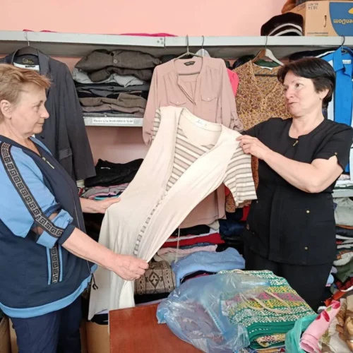Для переселенців, пенсіонерів та людей з інвалідністю: де у Харкові отримати безкоштовний одяг