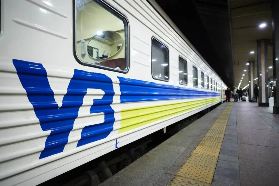 Потяги Лозова – Харків та Златопіль – Харків відстають від розкладу руху