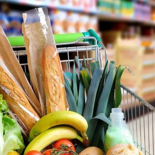 Українцям можуть безкоштовно роздавати продукти із завершеним строком придатності: у Раді зареєстрували новий законопроєкт