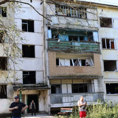 У Чугуївському районі ракета влучила поблизу житлової забудови: пошкоджено 10 багатоповерхівок