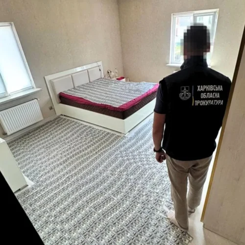 Гора доларів, євро і гривень: у Харкові накрили схему з відстрочками від мобілізації