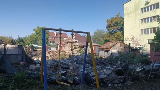 Росіяни обстріляли Чугуїв вночі: ліквідовують наслідки атаки