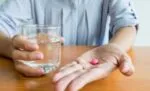 Як правильно запивати ліки: що радять лікарі