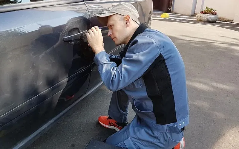 Авто медвежатники Харьков — помощь при заблокированном автомобиле Авто медвежатники Харьков — помощь при заблокированном автомобиле