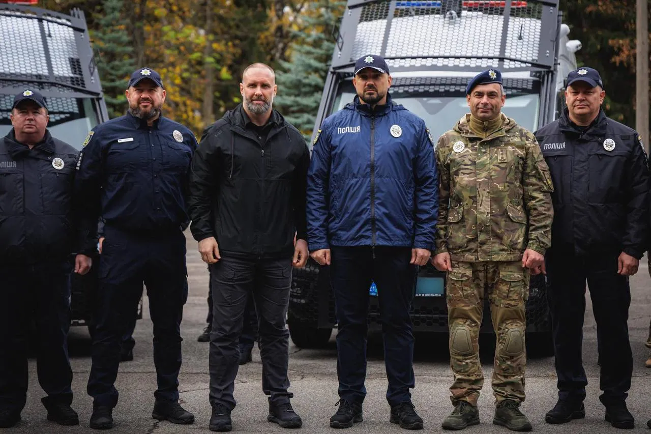 На Харківщині поліція отримала шість авто для оперативних груп і спецполку